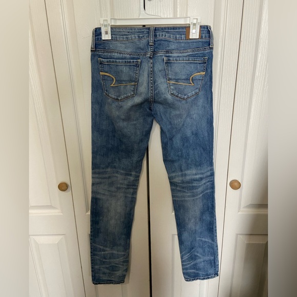 Womens American Eagle Light Washed Skinny Jeans. Size 4. - Picture 4 of 5